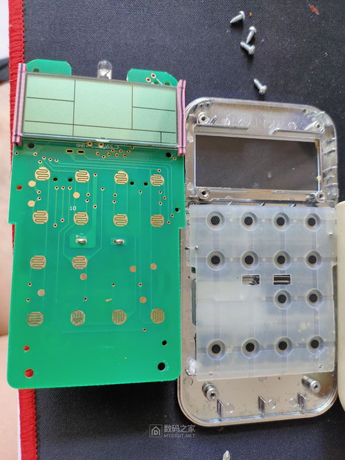 拆修志高空調遙控器zh tt 01未修復,電池彈簧斷了接上了也不行無成下手